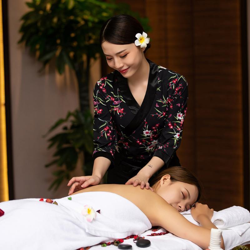 Pattern Top Slim Fit Technicia - Spa Wellness And Beauty ulasan dan harga